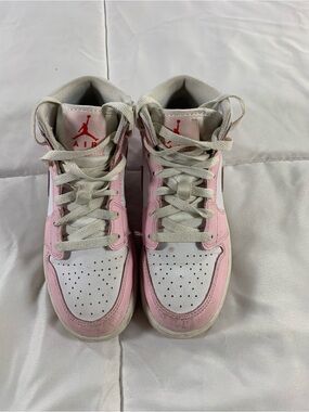 Pre loved NIKE AIR shoes girls size 4Y